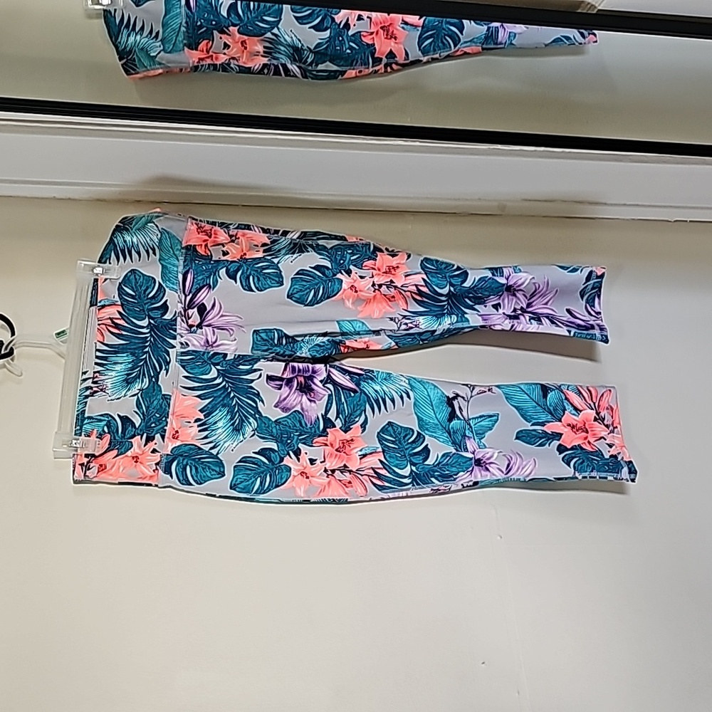 Xersion Floral Capri